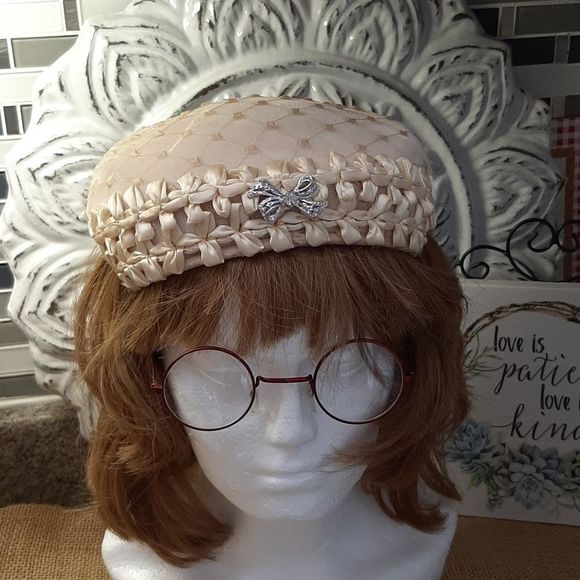 Vintage Cream Hat with Jewelry